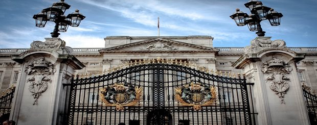 buckingham-palace-gates.jpg buckingham-palace-gates.jpg
